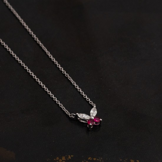 DNK142 عقد الفراشة (الماس "الياقوت الاحمر")